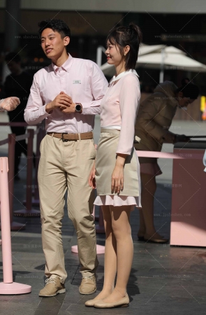 独家原创-好利来小姐姐超薄肉丝大长腿【套图✚视频】 15P