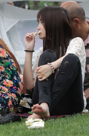 No135 长发清纯美少女的一双大白脚