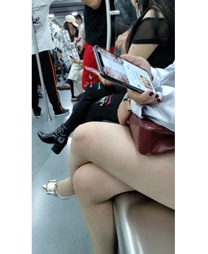 银白色高跟美腿 [476 MB/mp4]