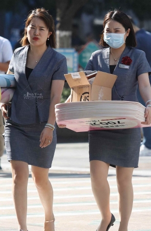 街拍肉丝高跟OL