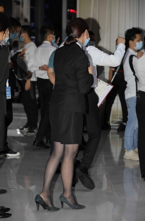 【街拍心灵】汽车销 售主管黑丝美腿街拍高跟