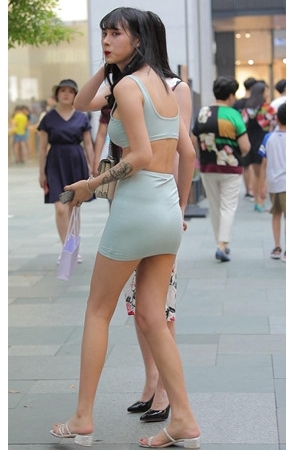 性感的包臀裙美女[549M/MP4]