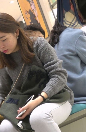 踮起脚尖来试鞋