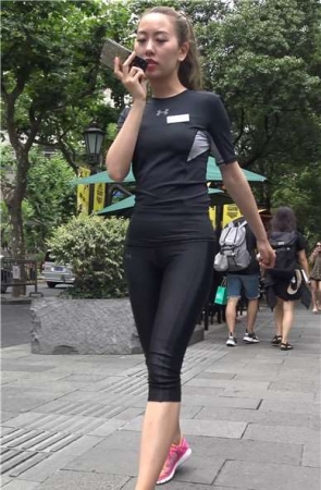 4k-娇小身材黑色运动弹力裤美女 [2.15 GB]