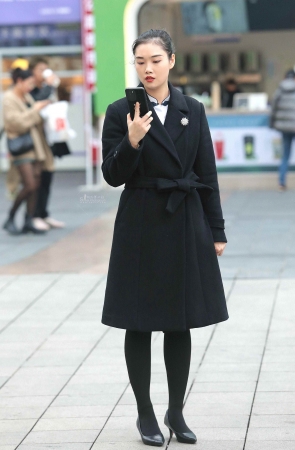 黑丝街拍高跟职业装