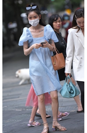 蓝裙小姐姐(54P)[1.3G/JPG]