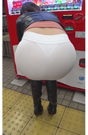 性感的白裙美眉