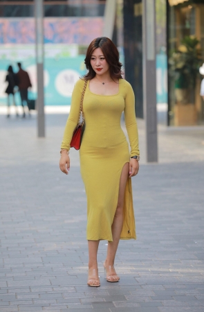 紧身连体包臀长裙美女