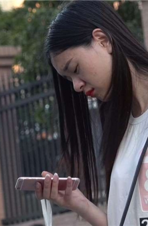 等公交的凉高跟小姐姐皱起了眉头 [1.63 GB/avi]