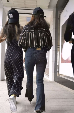 黑色牛仔喇叭裤性感御姐