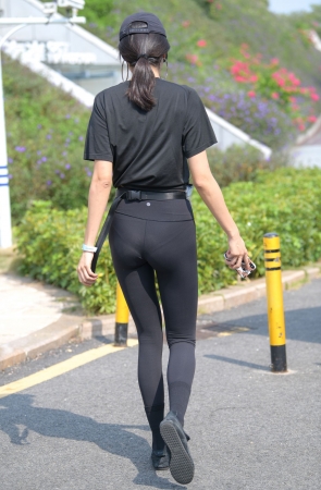 活泼开朗的高挑长腿小姐姐