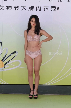 一模两套~纯情女孩