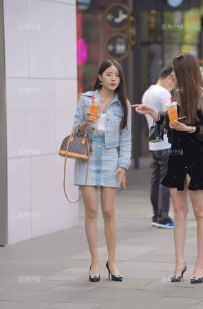 街拍丝袜高跟妹子