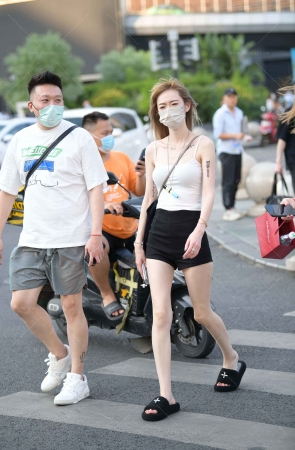 街拍偶遇清凉小姐姐