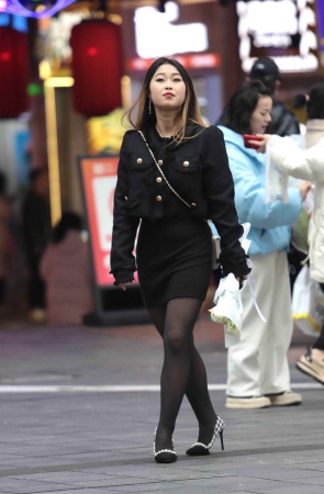 黑丝街拍高跟shaofu