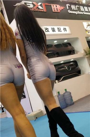 4k超清画质，性感大长腿美臀车模美女