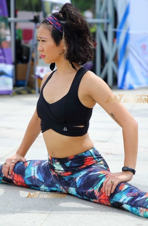 运动服饰展示教练