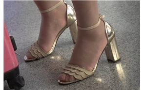 金色凉高，丝袜美腿，长裙MM