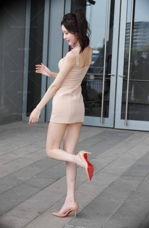 25深圳车展网红-小雪花【套图➕单反视频】 10P