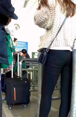 丰臀黑色紧身裤MM