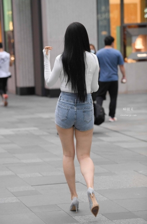 21917-10+77丰腴的热裤女人 2P