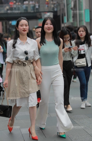 乐开怀的白裤**