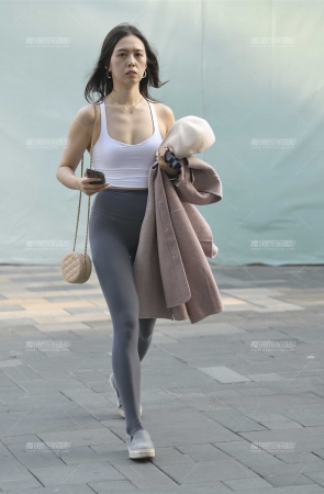 健美姑娘身材真好