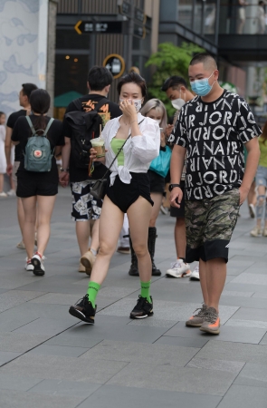 绿袜美腿小姐姐