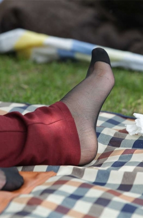 No911 透得发亮的少妇超薄黑丝