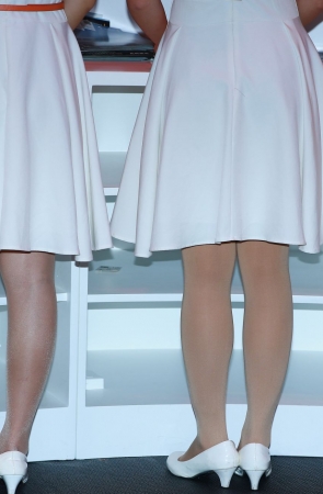 白裙模特