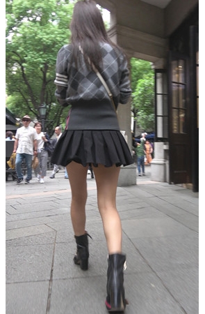 黑色百褶裙美女