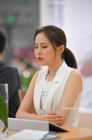 温柔的礼仪小姐姐