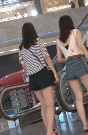 气质牛仔短裤美女