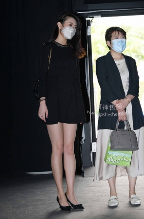 221031-33+61时装周的美腿女生 14P