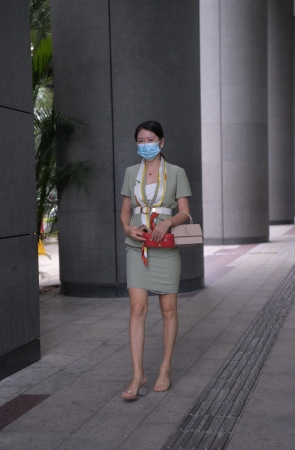 大清早的，遇见端庄靓丽的美女