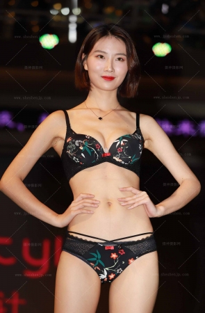 某商场内衣秀打包合集 10P
