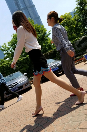 上海金融中心的漂亮美女