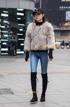 气质紧身牛仔美女