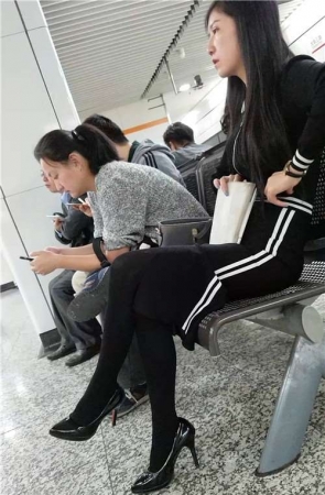 黑色高跟，裤袜长腿MM