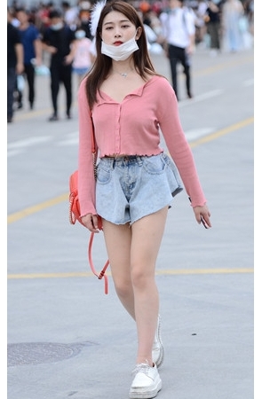 粉衣小姐姐(18P)[107M/JPG]