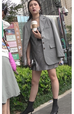 白嫩美腿小姐姐[1.27G/MP4]