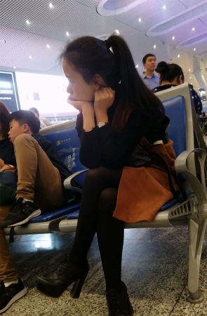 黑色丝袜美腿少妇等车