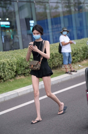 人字拖MM有点瘦