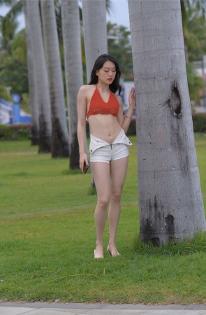 一始街拍作品 白色热裤美女
