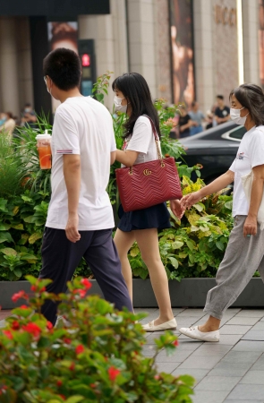 路边街拍丝袜妹子