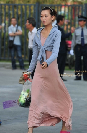 李欢原创——–粉色一步裙，美女（26P）