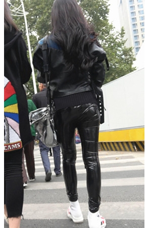 极品黑皮裤小姐姐