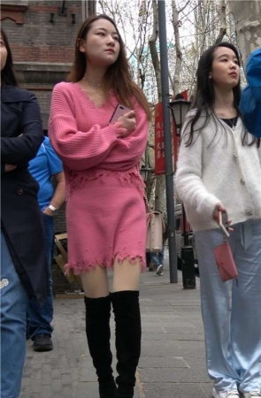 4K – 街拍长靴美腿粉色毛衣美女 [1.19 GB/MP4]