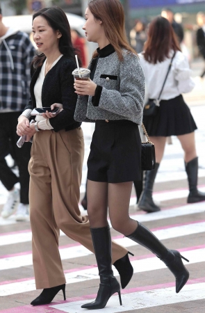 街拍黑丝少妇-13p