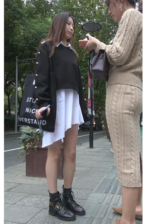 街拍漂亮的白裙美女